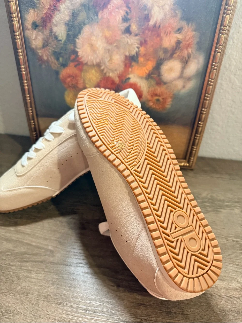 ALO Yoga Women's Cream Suede Lace-Up Sneakers